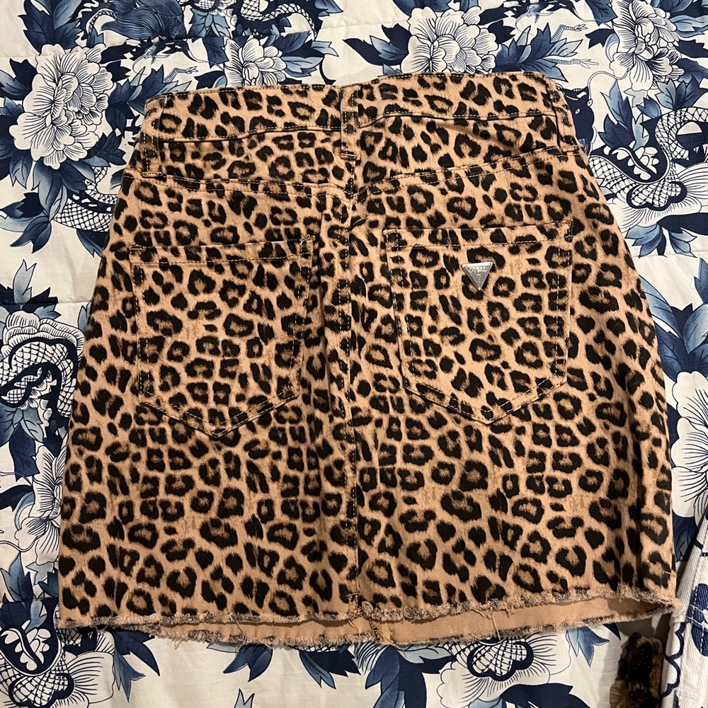 Guess Mini Skirt🍒🐆
